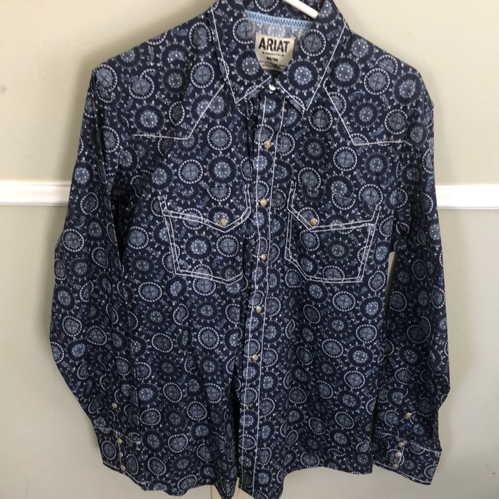 Ariat snap front blue pattern size M